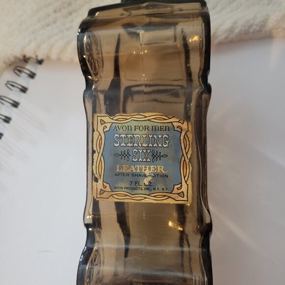 Vintage Avon Car Decanter Collectible. -- -ITEM #1582 - Picture 6 of 6